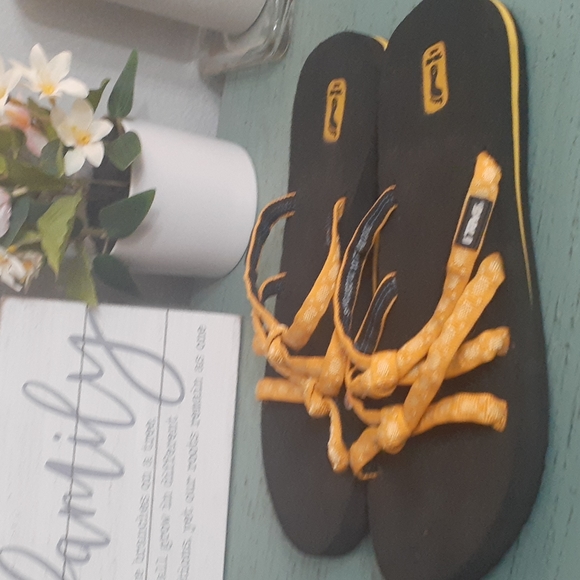 TEVA SANDALS SZ 10 WOS - Picture 3 of 5